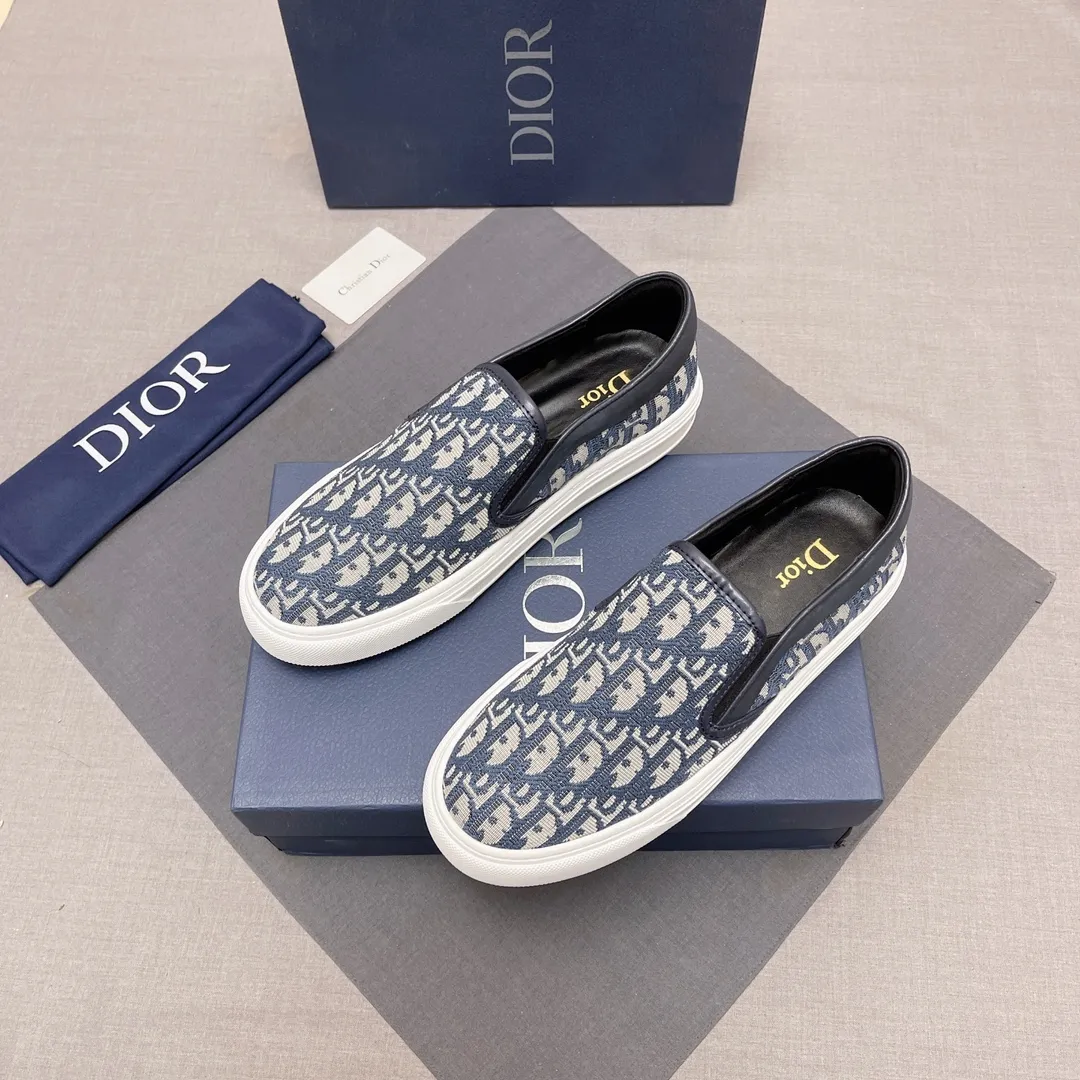 P380, Dior series casual shoes 👟🔥[Dior] Dior's new casual men's shoes are launched in Hong Kong counters. Official website 1:1 production. Original Italian materials. Designed by European and American masters. Perfect shape to create counter quality, solid color rubber wear-resistant outsole and classic dazzling head! Super versatile and very comfortable. High-end without losing taste, fashionable and novel! ! Absolute focus! Code number: 38-44, four colors available (45 can be customized, cannot be returned or exchanged) No. 005